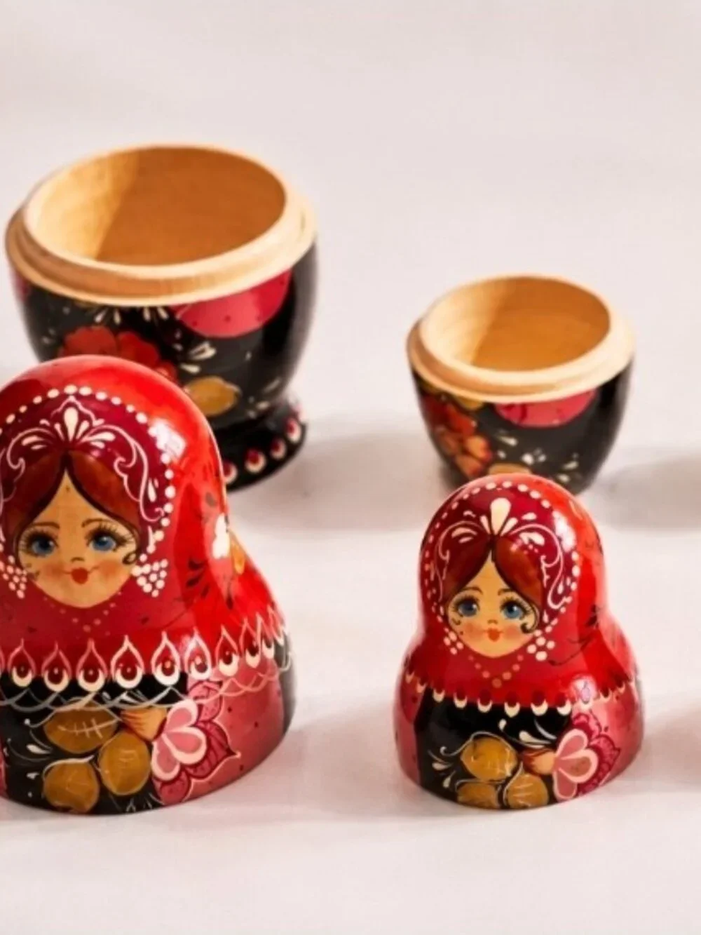 Vintage Russian Babushka Nesting Dolls Black Red Wood Traditional 5 Piece Set